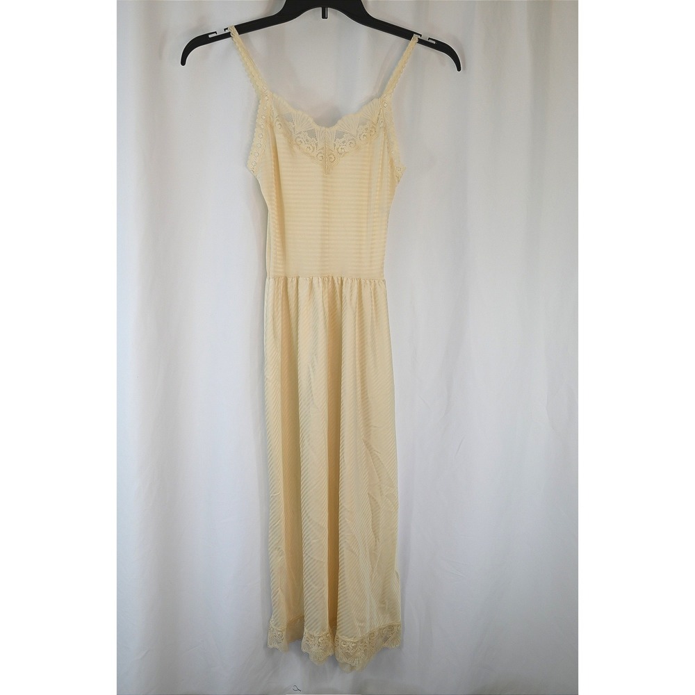 Vanity Fair Vintage Ivory Lace Trim Full Slip Size 32 Made in USA